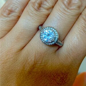 BELLA LUCE 4.15CTW RHODIUM OVER STERLING
SILVER RING (2.56CTW DEW) - Size 9